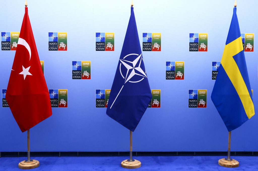Turqi, Parlamenti miraton anëtarësimin e Suedisë në NATO