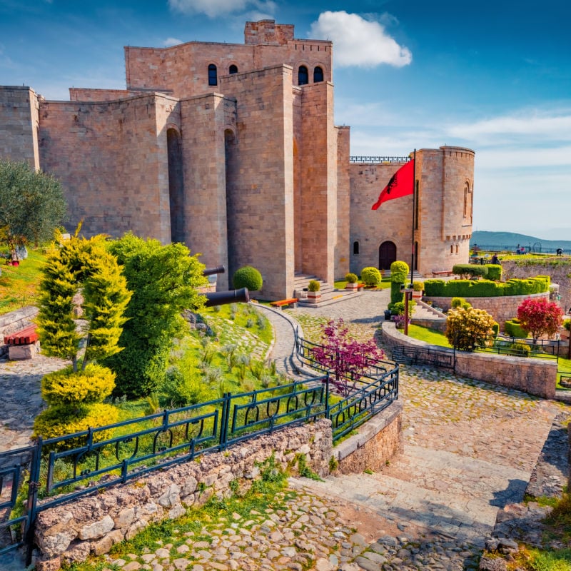 “Travel off Path”: Shqipëria mes destinacioneve ende të përballueshme në 2024-n
