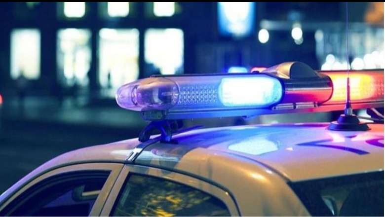 Greqi, arrestohet një shqiptar dhe një grek me 50 kg kanabis në makinë! Tentuan t’i ikën policisë, u kapën pasi patën probleme me gomat