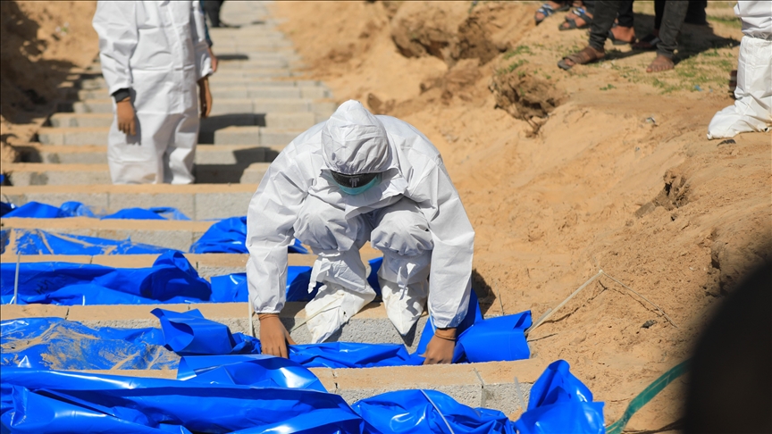 Trupat e 100 palestinezëve të dorëzuar nga Izraeli u varrosën në një varr masiv