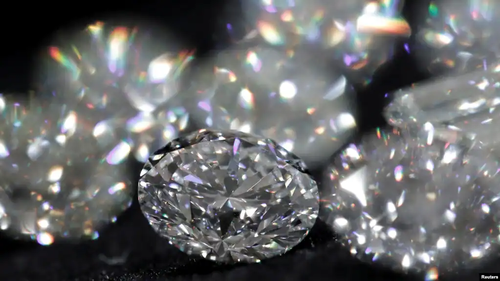 BE sanksionon prodhuesin më të madh të diamanteve në Rusi, synohet ulja e të ardhurave në Kremlin
