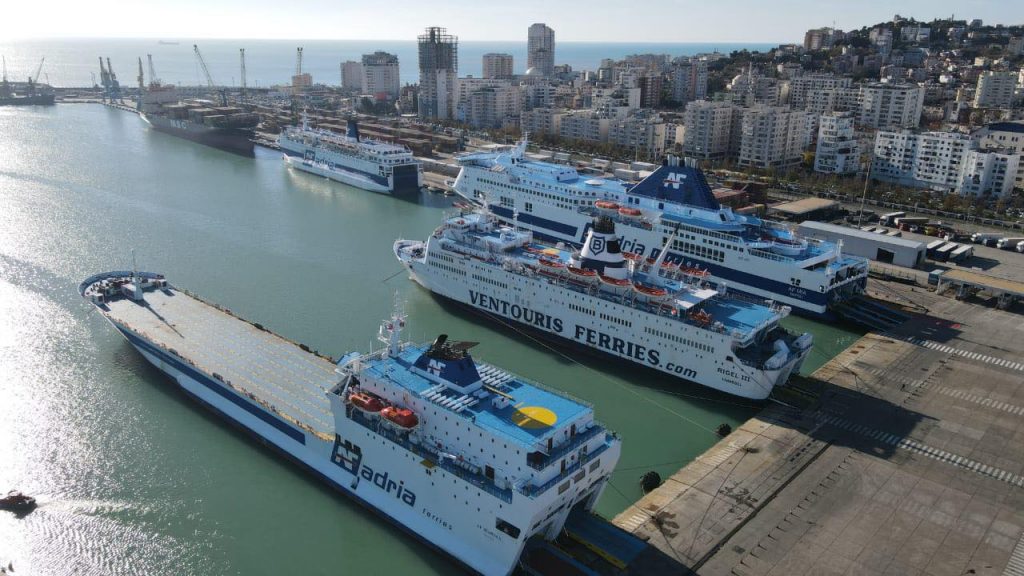 Rikthehet fluksi i udhëtarëve, nga nesër nisin lundrimet e dyfishta të trageteve në Portin e Durrësit