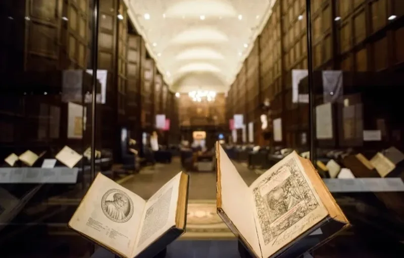 Rihapet biblioteka që shpalos botën e Shakespeareit