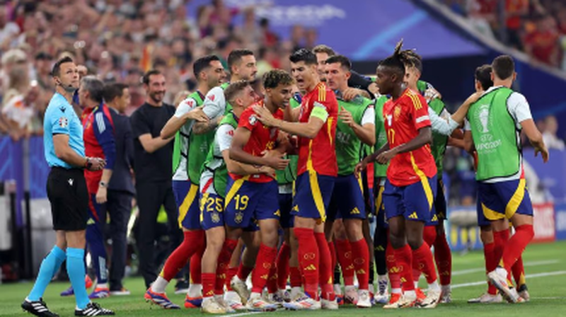 “Furitë e Kuqe” përzënë “Gjelat”, Spanja kalon në finalen e “Euro 2024”