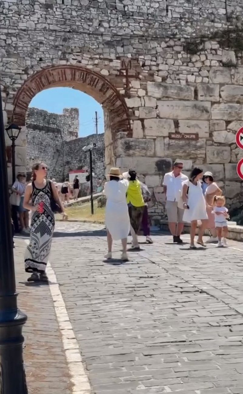 Rama: Berati i një mbi një dritareve dhe mijëra turistëve çdo ditë e më shumë