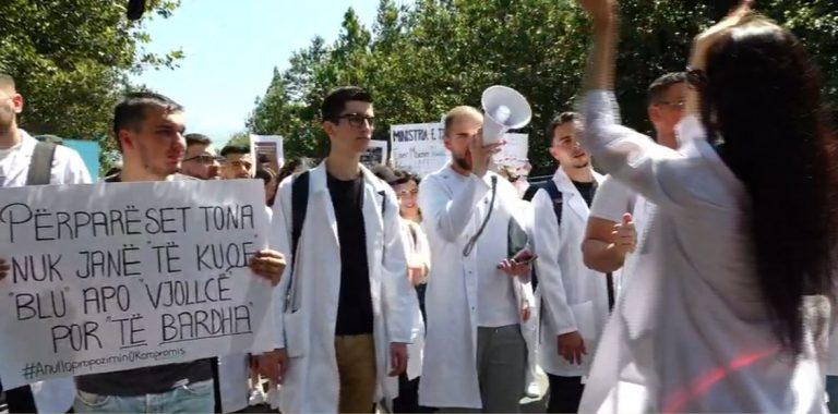 Pr.ligji për punën e detyruar 5 vjet në Shqipëri, studentët e Mjekësisë nesër protestë para Kuvendit