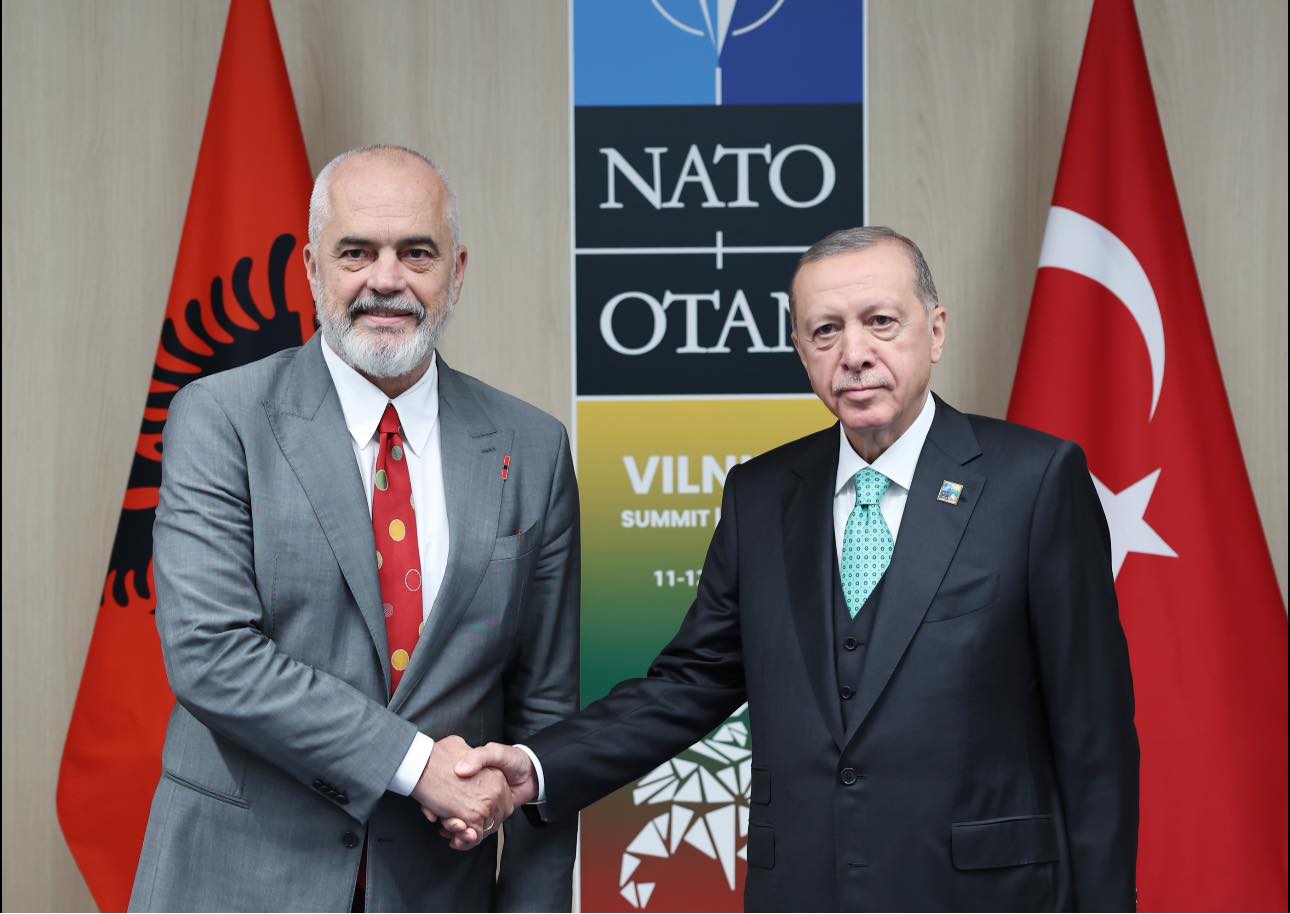 Rama takim me Erdogan në Vilnius: Në fokus, situata në veriun e Kosovës