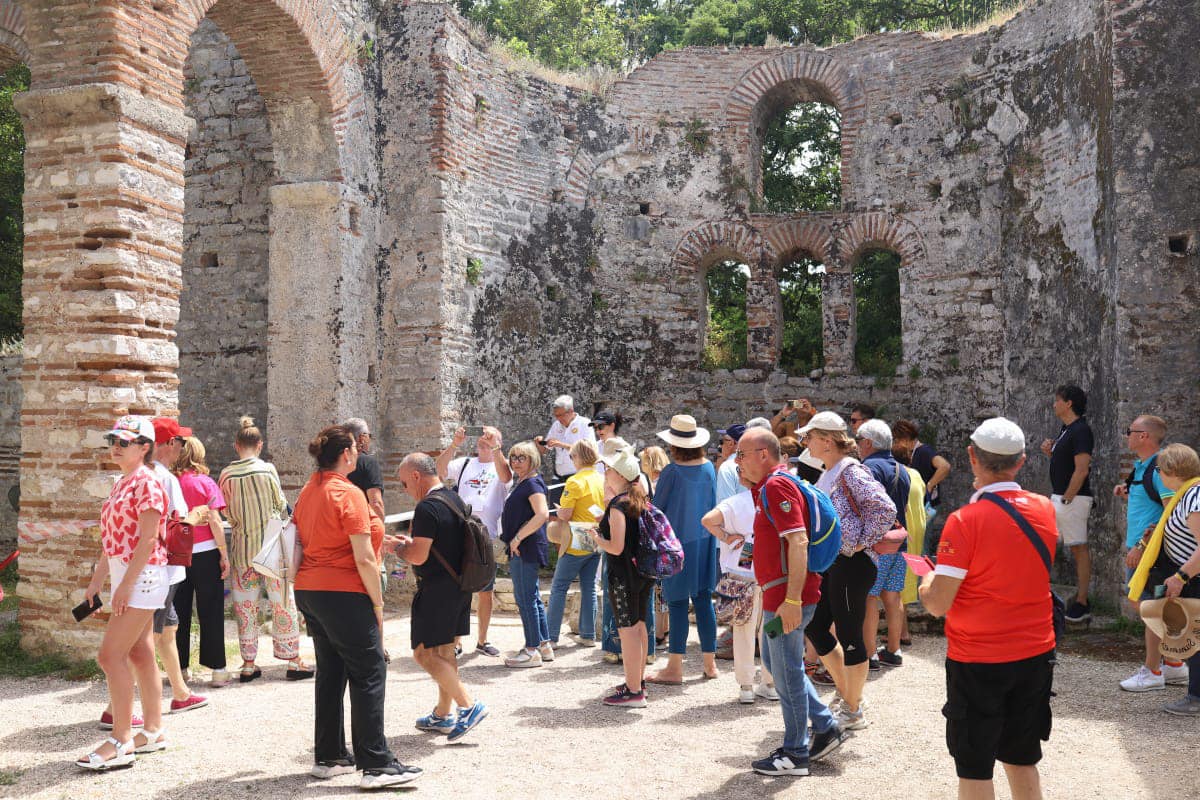INSTAT: Numri i vizitorëve në maj rritje 38 %, kryesojnë gjermanët dhe italianët