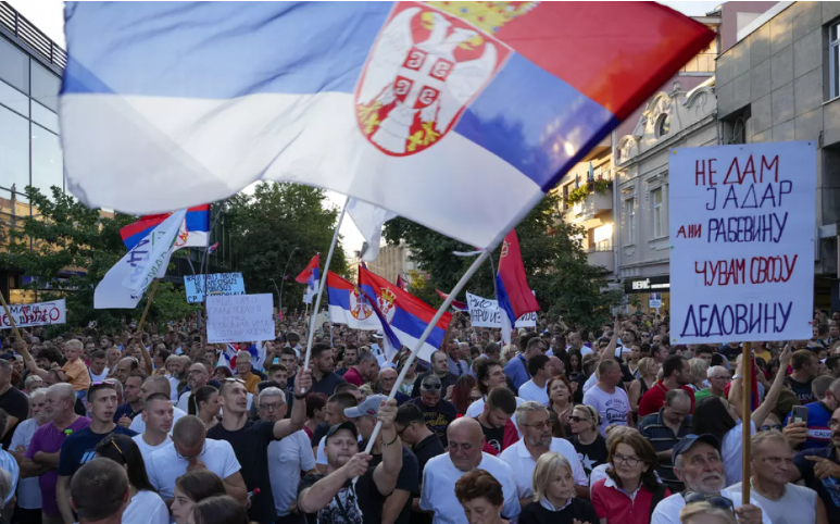 Protesta masive në Serbi, qytetarët kundër nxjerrjes së litiumit