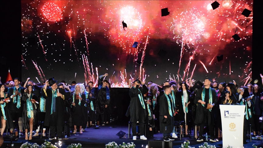 Universiteti i New Yorkut në Tiranë mban ceremoninë e diplomimit
