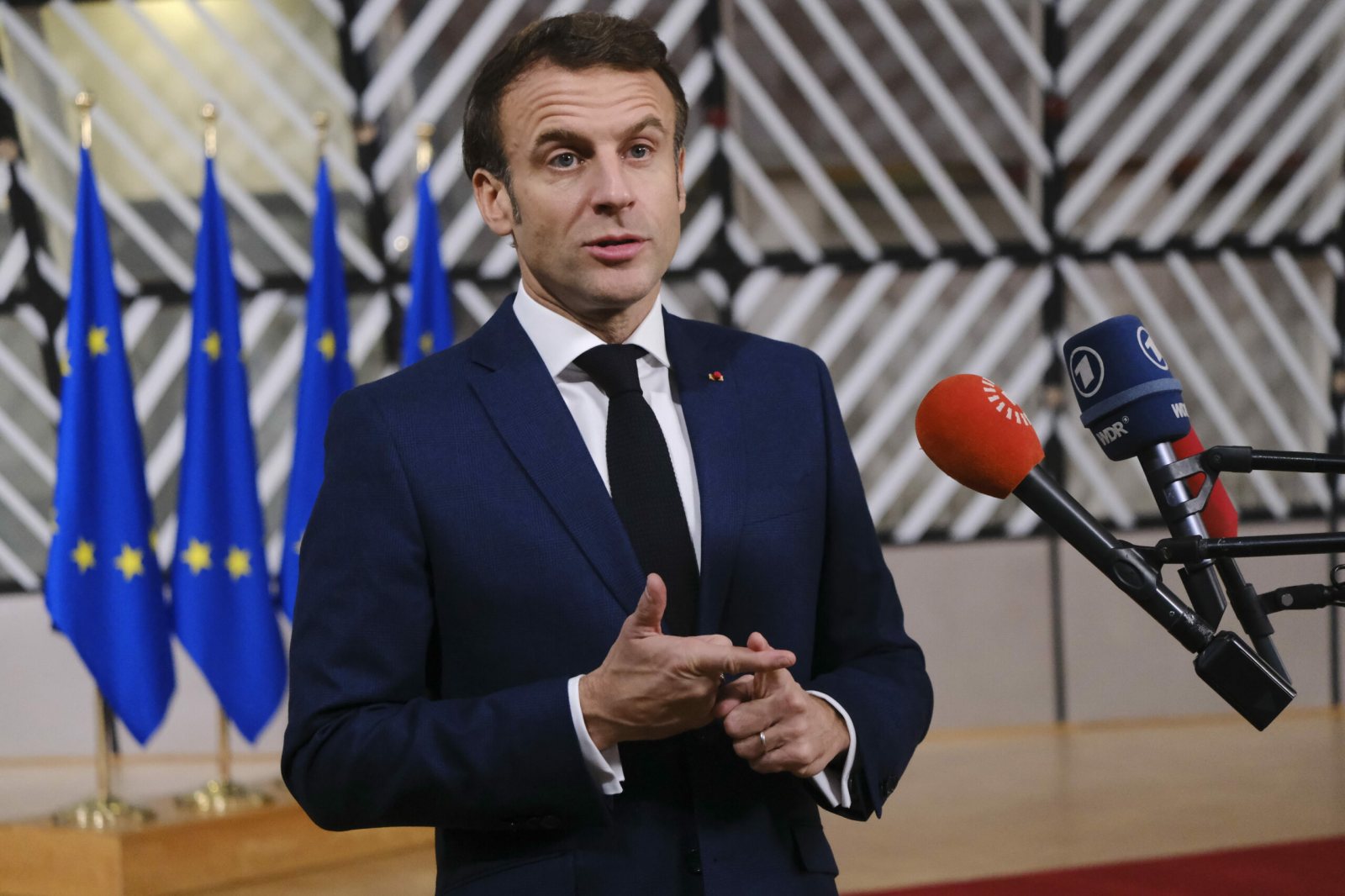 FOKUS -Macron mendon të bllokojë rrjetet sociale në rast trazirash të mëtejshme