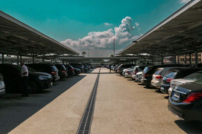 Autoriteti i Konkurrencës gjobit përsëri kompaninë që menaxhon parkimin në Aeroportin e Tiranës
