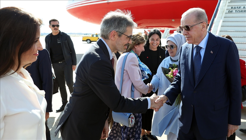 Presidenti Erdoğan mbërrin në Spanjë për samitin e 8-të dypalësh ndërqeveritar