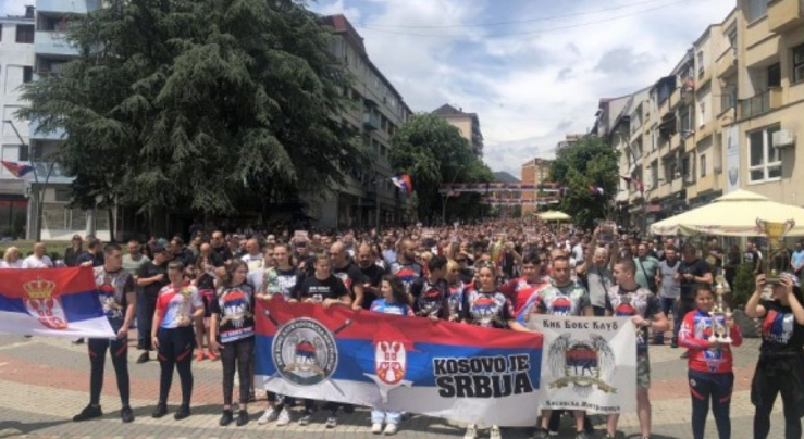 Protesta kundër arrestimit të Milenkoviçit, serbët provokojnë Policinë e Kosovës