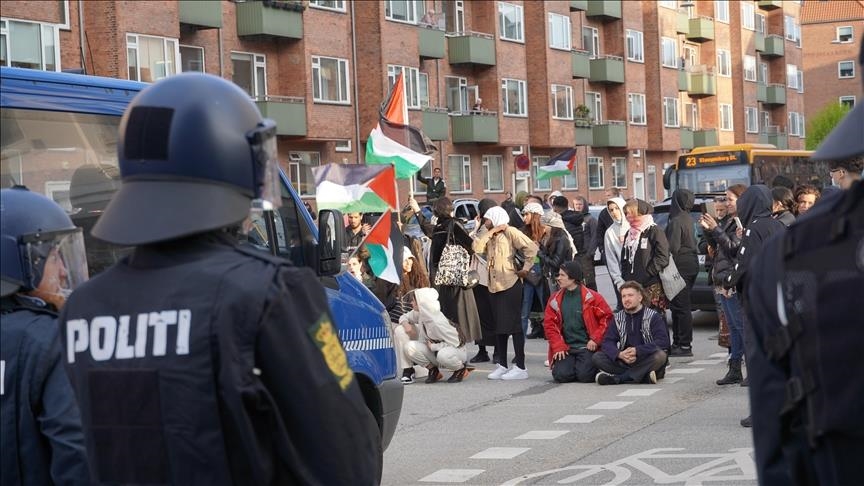 Kopenhagë, policia arreston dhe akuzon protestuesit pro-palestinezë për bllokimin e hyrjes në parlament