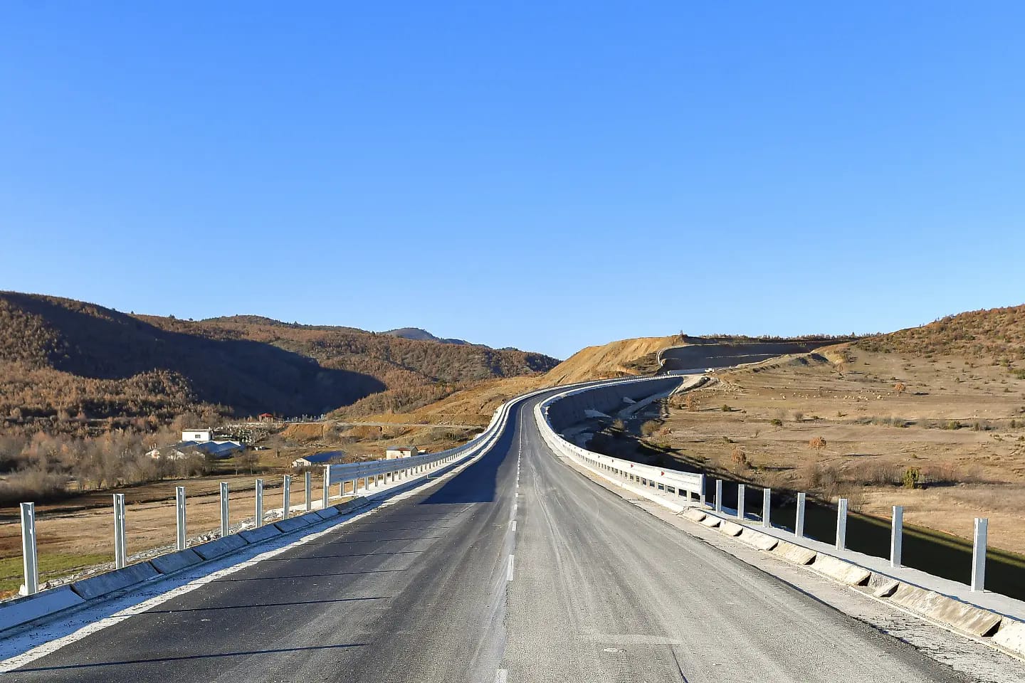 BERZH dhe BE financim infrastrukturës turistike, 100 km rrugë rajonale rindërtohen në Shqipëri këtë vit