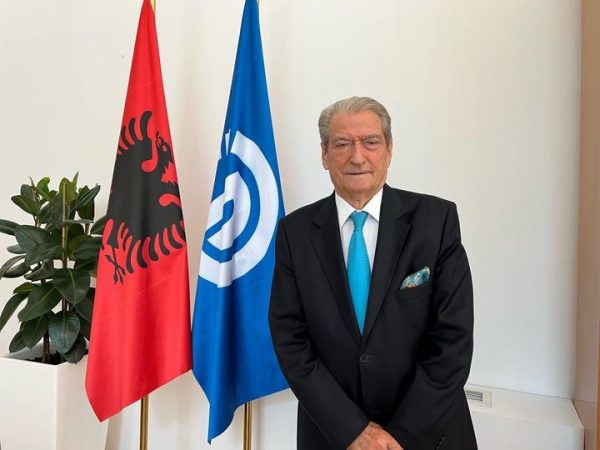 Kurban Bajrami, Berisha uron besimtarët muslimanë: T’i lutemi Zotit që durimin, përkushtimin dhe sakrificën ta shndërrojë në të mirë për shqiptarët