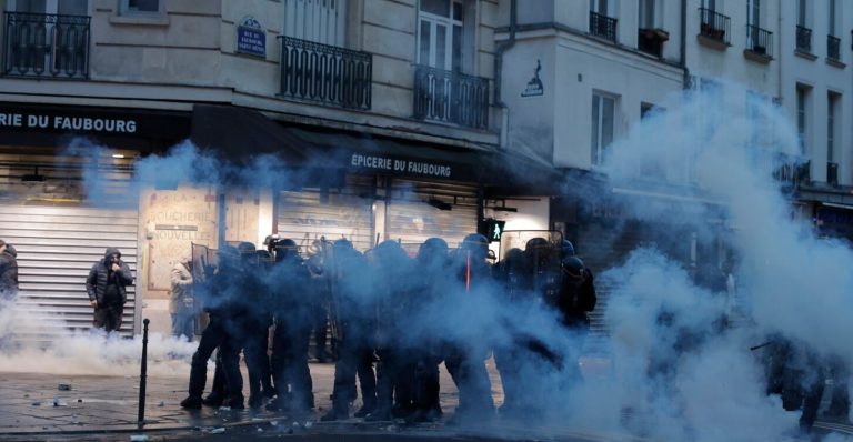 Protestat e dhunshme në periferi të Parisit, autoritetet franceze thirrje për qetësi