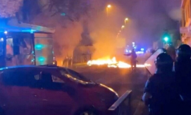 Trazira në Paris pas vrasjes së një adoleshenti nga policia