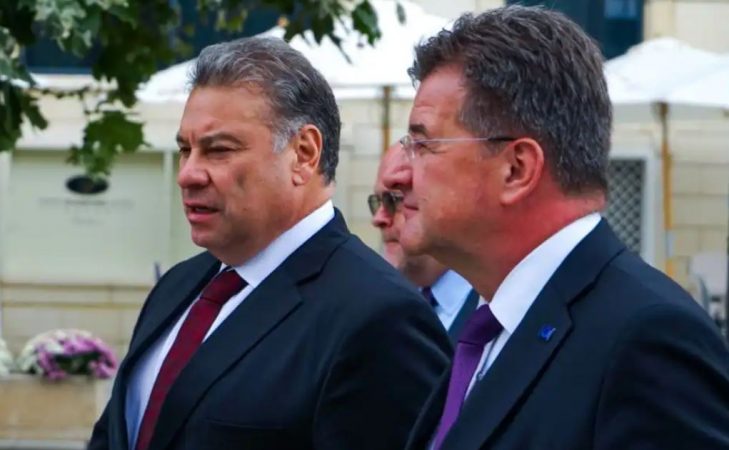 Tensionet në Veri të Kosovës, Escobar dhe Lajçak sot vizitë zyrtare në Serbi, priten takime me liderët shtetërorë