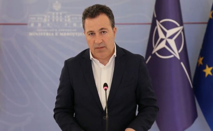 Ministri Peleshi: Rriten me 7% pagat për të gjithë ushtarët në vend