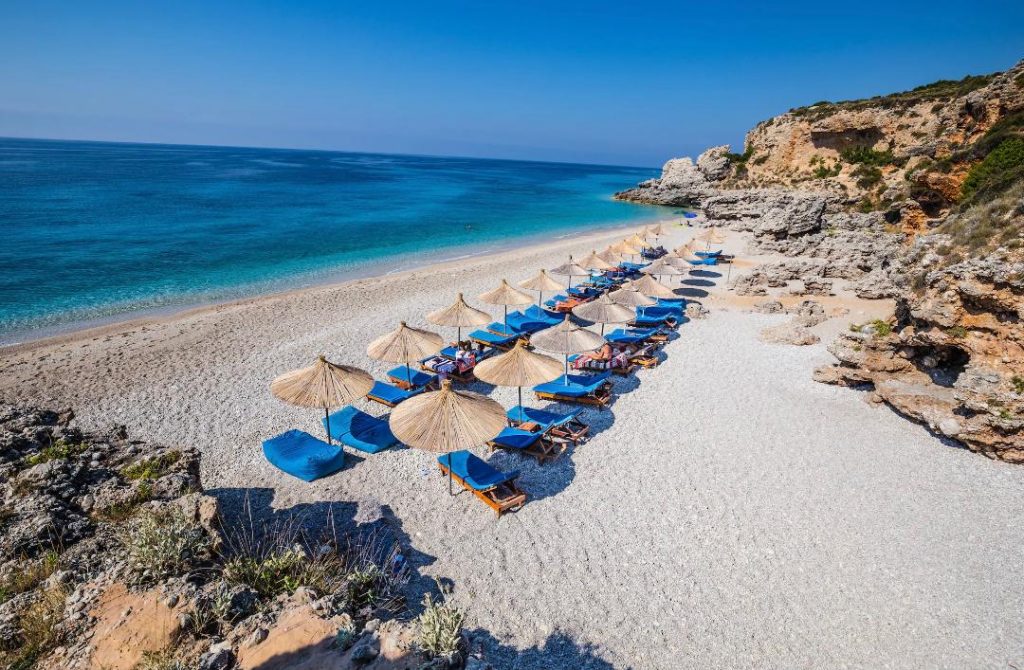 “Express”: Shqipëria, vendi i bukur i quajtur ‘Maldivet e Evropës’ plot me plazhe të pabesueshme