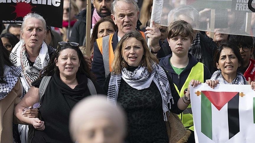 Këngëtarja Charlotte Church zbulon se familja e saj është kërcënuar për shkak të mbështetjes së saj për Gazën