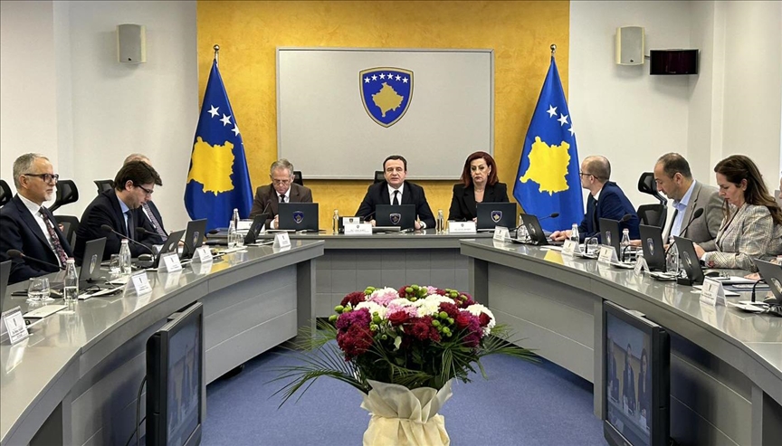Qeveria e Kosovës urdhëron që Manastirit të Deçanit t'i jepen pronat sipas vendimit të Kushtetueses