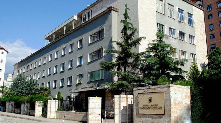 Prokuroria kërkon sekuestrimin e pasurive të një personi me precedente në Tiranë: Të siguruara nga veprimtari kriminale