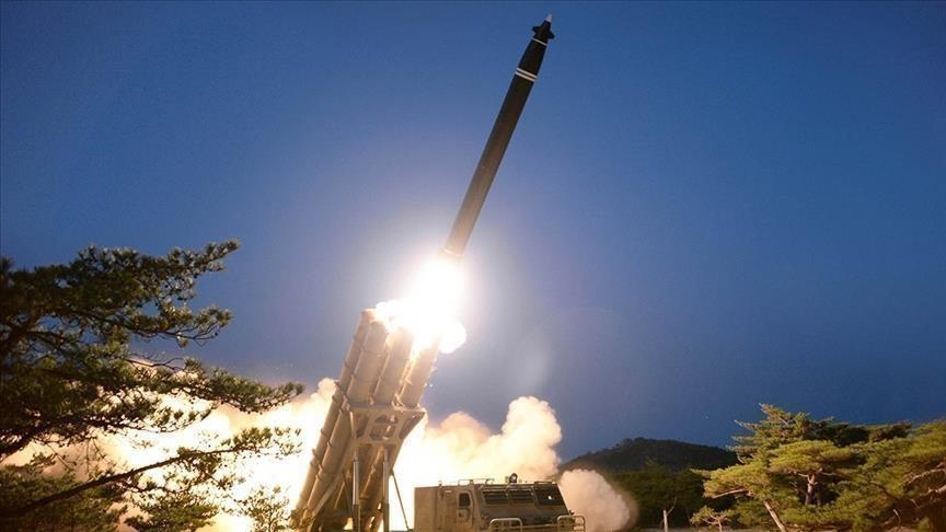 Koreja e Veriut lëshon raketa lundrimi