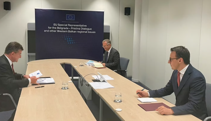 Normalizimi i marrëdhënieve Kosovë-Serbi/ Bislimi dhe Petkoviç takohen më 4 prill në Bruksel