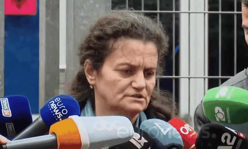 Zamira Durda akuzon drejtpërdrejt Fatmir Mediun për vrasje: Pse djali im nuk jeton më