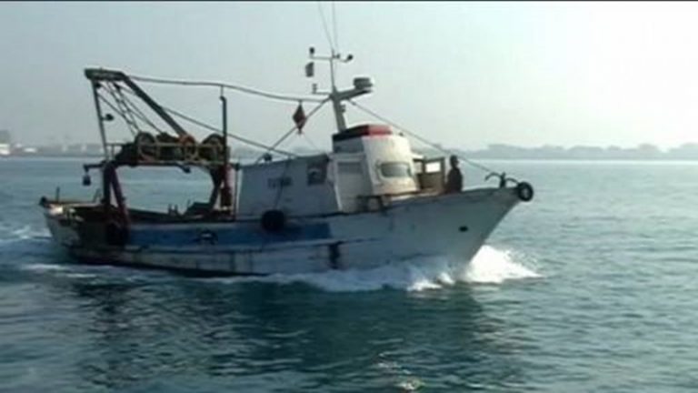 Lundronin me një peshkarexhë dhe rrezikonin të mbyteshin, shpëtohen 3 persona në Durrës