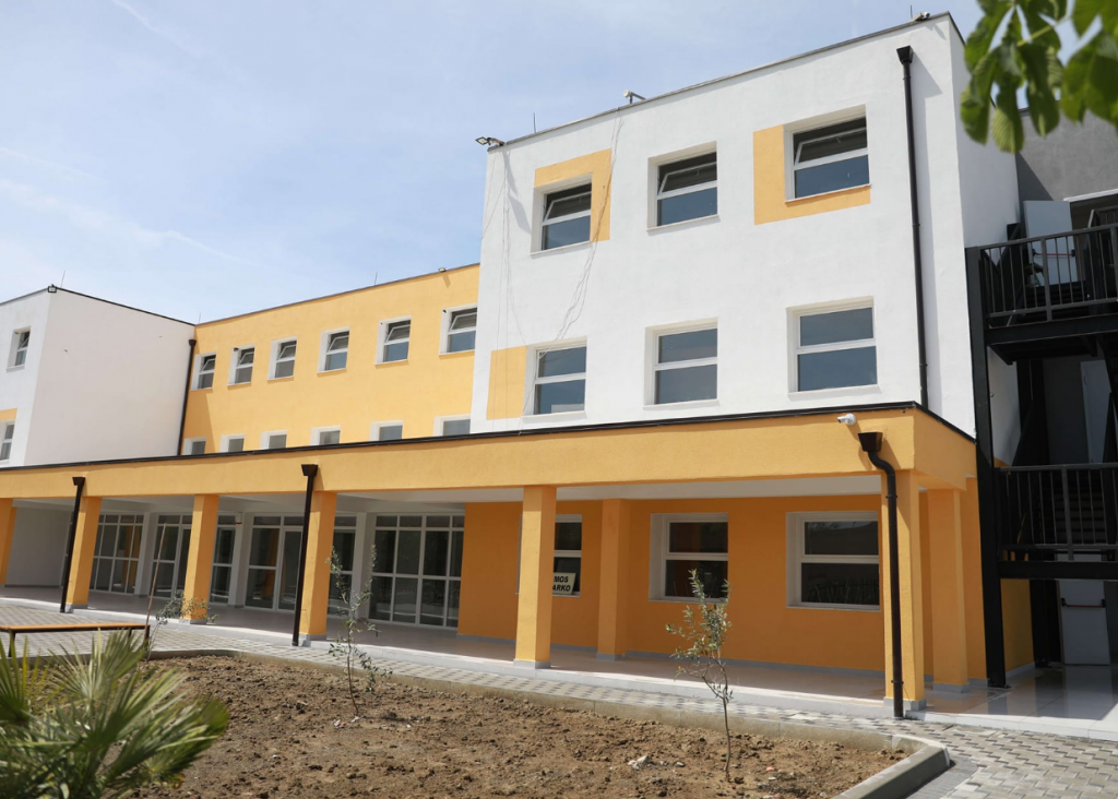 Rindërtimi i shkollës “Jusuf Hoti” në Durrës, mjedise të reja për 285 nxënës