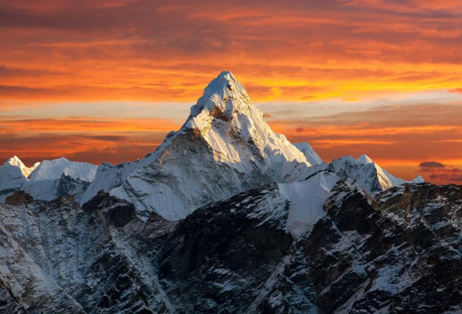 Shënohet rekordi i dyfishtë në malin Everest