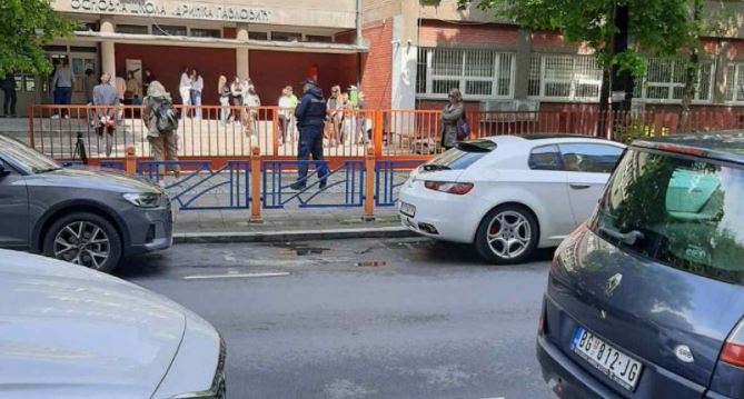 Ngrihet alarmi për bomba në disa shkolla fillore e të mesme në Beograd, ministria e Arsimit jep urdhrin: Të evakuohen nxënësit