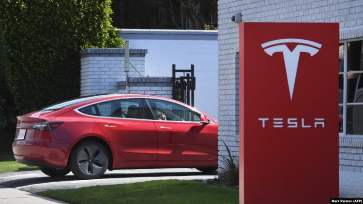 Elon Musk: Tesla do t’i reklamojë makinat e saj për herë të parë