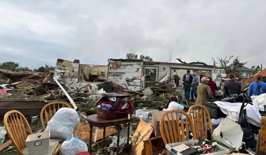 Tornado shkatërruese godet qytezën në SHBA, disa të vdekur dhe dhjetëra të lënduar