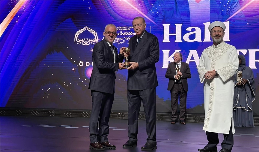 Humanistit kosovar Halil Kastrati i ndahet “Çmimi i Mirësisë” nga presidenti Erdoğan