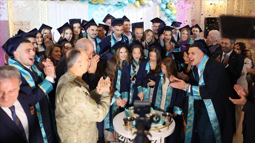 Kosovë, mbahet ceremonia e diplomimit për maturantët e Shkollave Maarif
