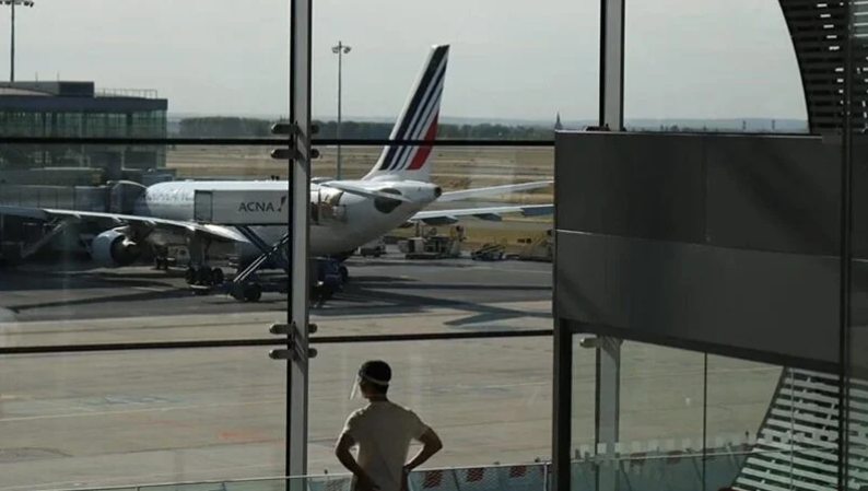 Franca ndalon fluturimet e brendshme me distanca të shkurtra
