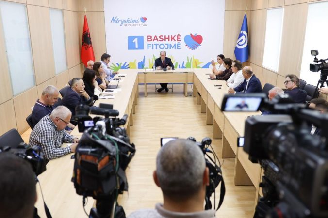Çështja e rrogave, Berisha: Hapi i parë duhet të fillojë me vendosjen e minimumit jetik prej 200 eurosh
