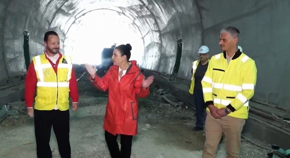 Balluku: Në tunelin e Llogorasë janë betonuar afro 2 kilometra