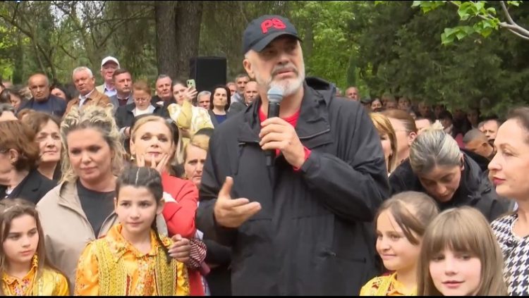 Rama-qytetarëve në Mat: Vota për Berishën do të rrotullojë në varr gjyshërit tuaj