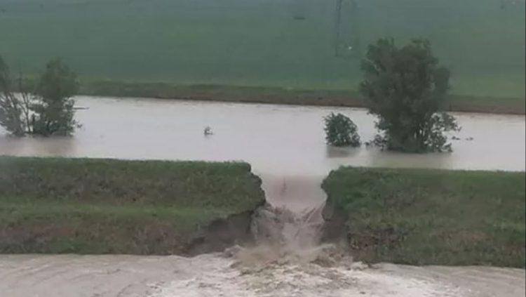 Përmbytje në Itali, qindra të evakuar! Moti i keq godet disa rajone, një i vdekur
