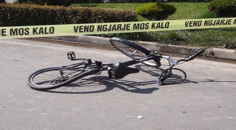 Kurbin/ Makina përplas qytetarin me biçikletë, shoferi largohet nga vendi i ngjarjes. Humb jetën 35-vjeçari 