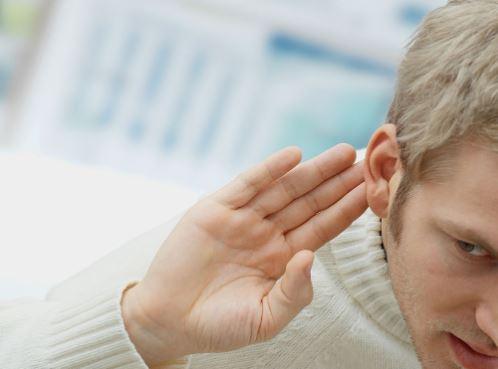 Studimi: 1 në 4 persona do vuajnë nga humbja e dëgjimit deri në 2030