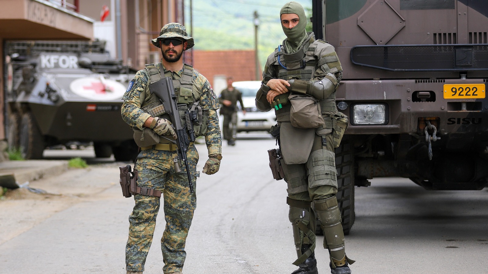 NATO shton trupat në Kosovë, SHBA-BE bëjnë thirrje për vetëpërmbajtje