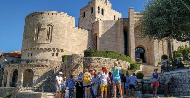 Shqipëria, jo më një destinacion ekskluzivisht plazhi. S'kishte ndodhur të kishim 580 mijë turistë në shkurt