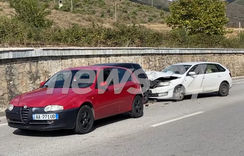 Përplasen tre automjete në aksin Pogradec-Qafë Thanë, pamje nga vendi i ngjarjes